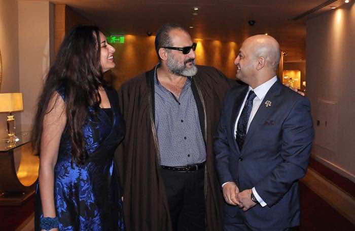 الفنان المصري خالد الصاوي يظهر بملابس غريبة وهذا سرها !