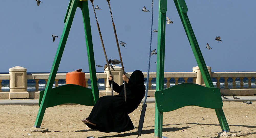"بعد قيادة المرأة .. السعوديون ينتظرون قرارا يُكْمِل "شهر السعادة