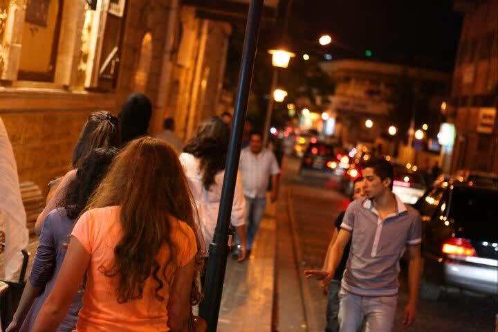 لقطة في تقرير تلفزيوني تكشف لزوجة خيانة زوجها لها مع صديقتها!