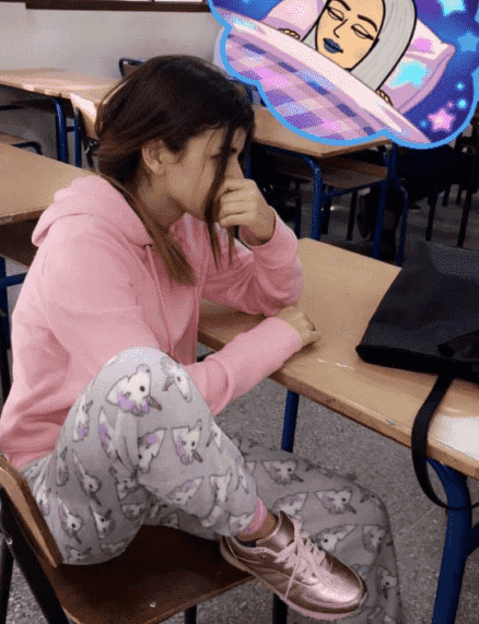"بنت باباها" في الجامعة بـ"بيجامة-صور"