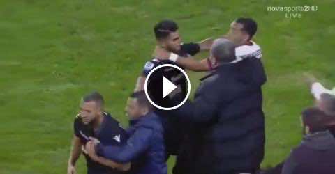 عمر القادوري يتعرض للاهانة بالدوري اليوناني - فيديو