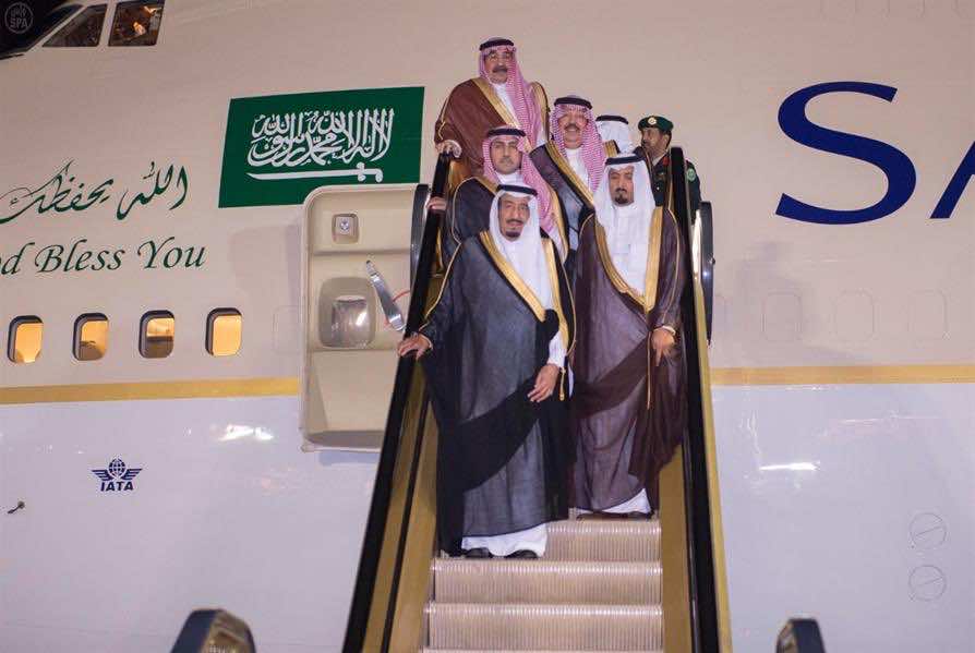 أثات وزرابي في رحلة للملك سلمان..فنادق 5 نجوم حجزت بالكامل لحاشيته!