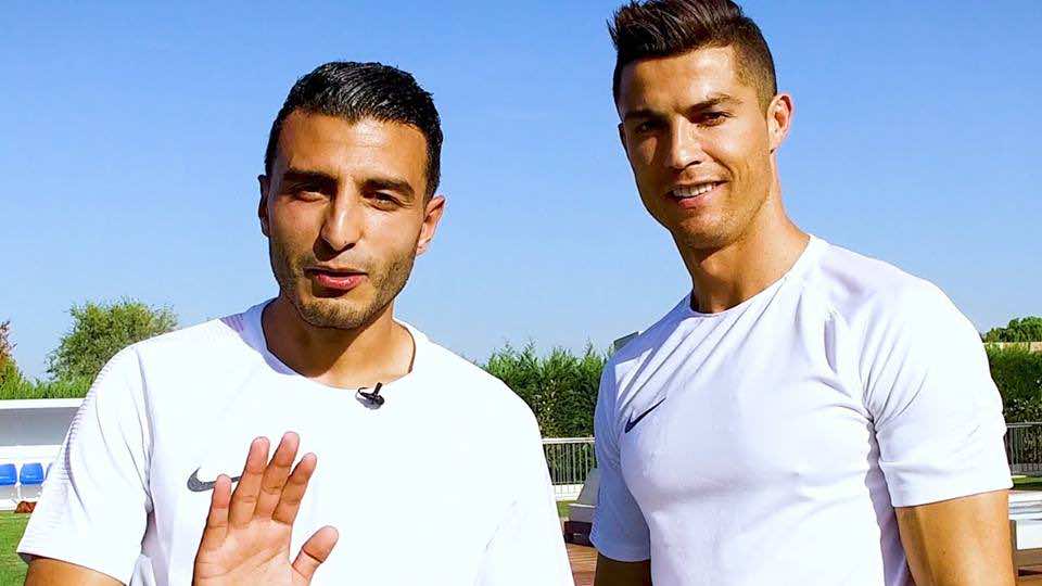 مغربي يفاجئ رونالدو بهدايا تاريخية - فيديو