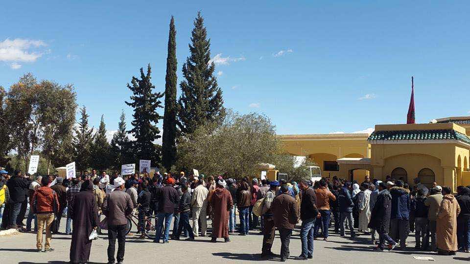 العطش يخيم على أطاوط الحاج.. مبادرة 5000 توقيع لإنقاذ البشر والشجر