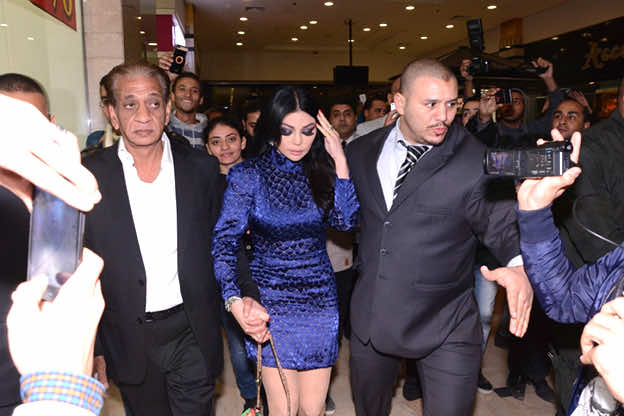 السبكي "يطرد" هيفاء وهبي من السينما المصرية