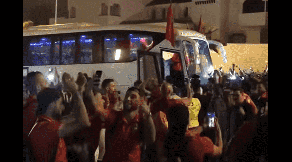 أسود الأطلس يشاركون المغاربة فرحة الفوز في "عين الذئاب"- فيديو