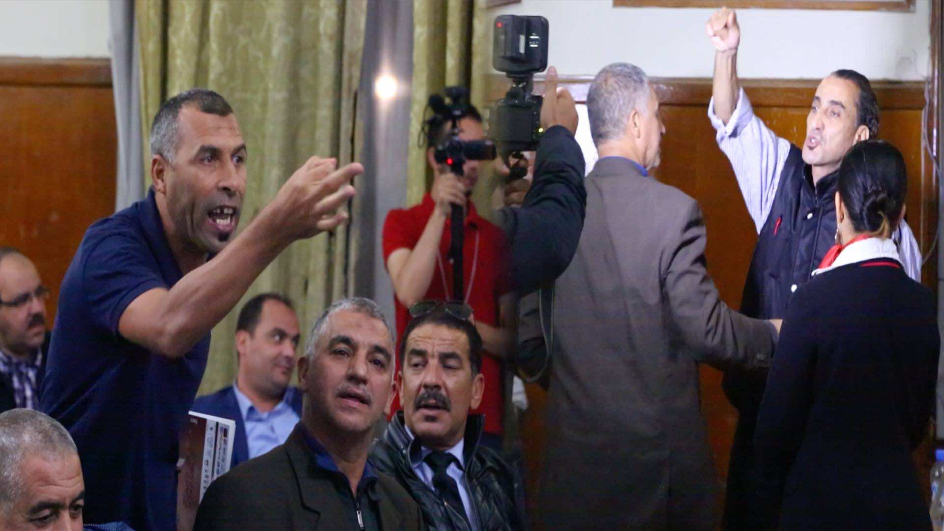 مشادات بين اللجنة المنظمة لمهرجان مكناس والصحافة- فيديو