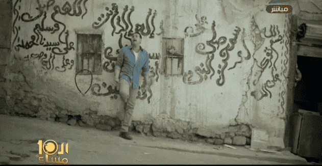 حكيم يعتذر عن وضع قدمه على آية قرآنية - فيديو