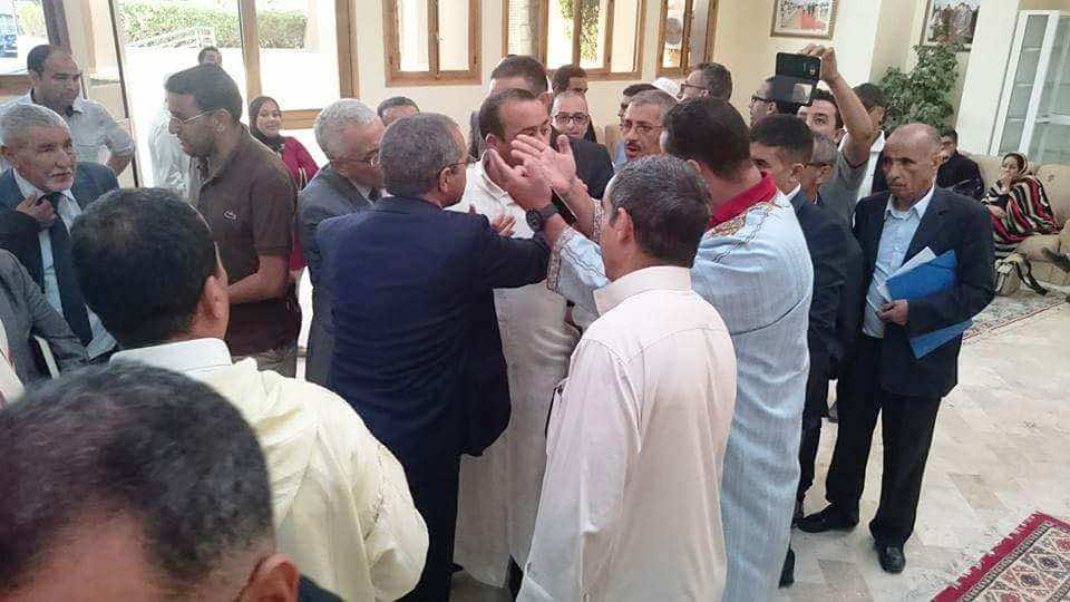 رؤساء جماعات ينسحبون في لقاء الرباح بتزنيت ويتهمونه بـ"القمع"- فيديو