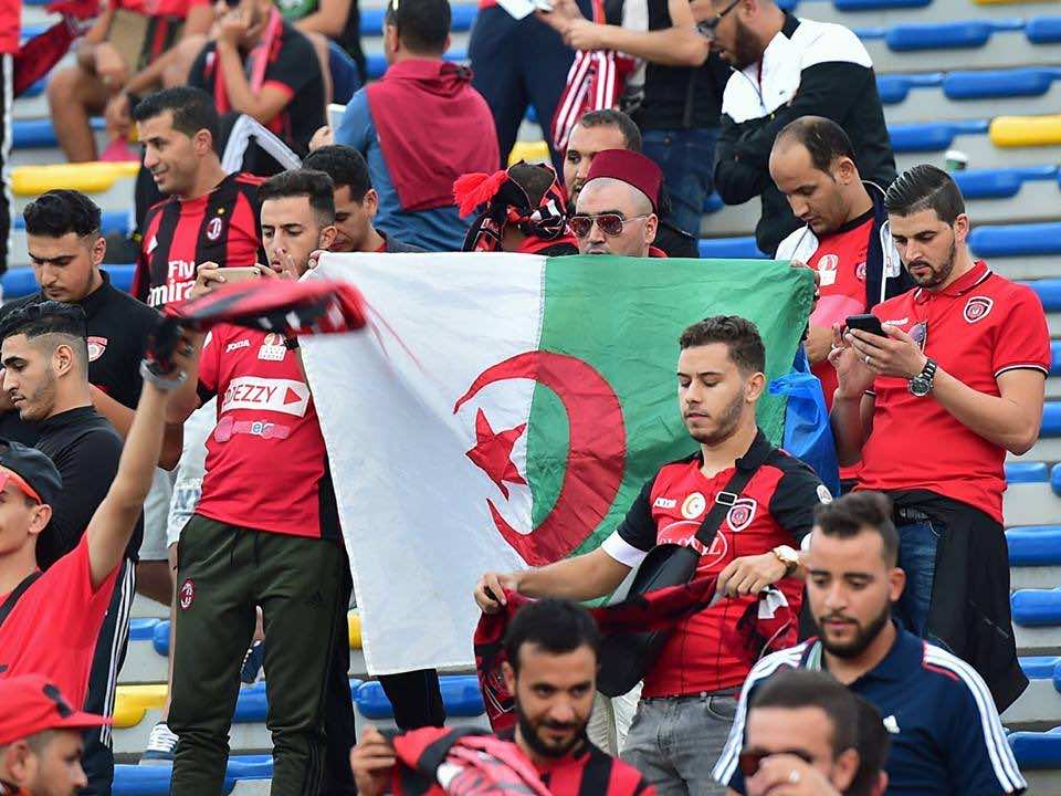 بعد الهدف 2..مناوشات بين جمهور الوداد وبعض أنصار اتحاد العاصمة
