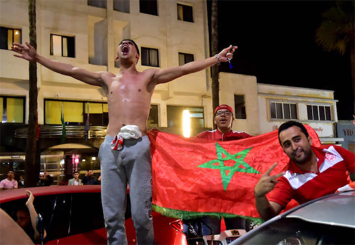 "كرنفال" أحمر يجوب شوارع البيضاء بعد حجز تأشيرة النهائي- ألبوم صور