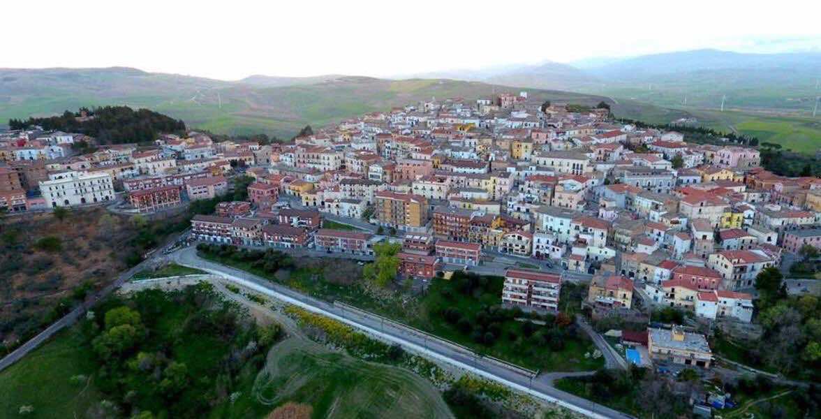 بلدة إيطالية تدفع المال لمن يسكن فيها