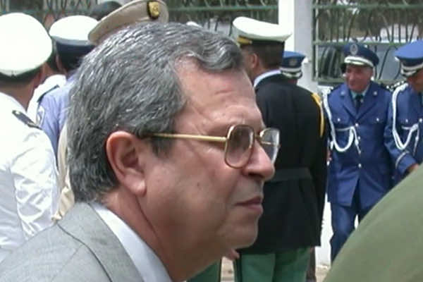 تقرير يكشف كيف يتحرك الجنرال توفيق خلف الكواليس بالجزائر