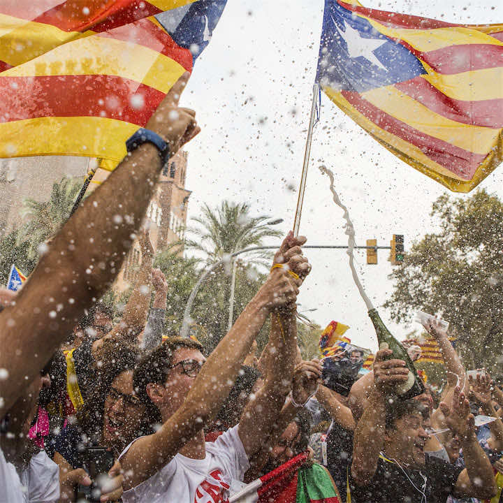 احتفالات في برشلونة بالانفصال والمجتمع الدولي يرفض الإعتراف به -فيديو /صور