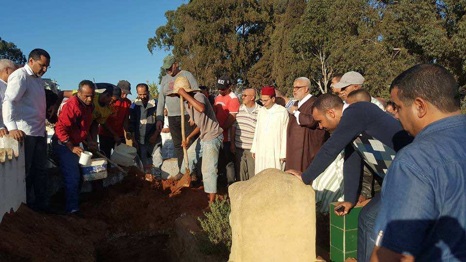 بنكيران يحضر جنازة جدة الخلفي في القنيطرة- صور