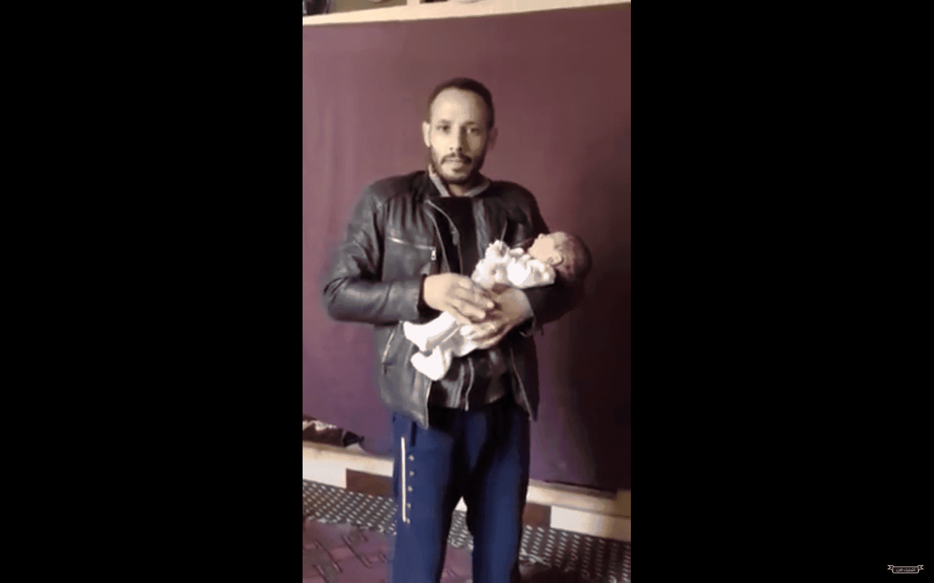 مغربي يهدد بالانتحار وقتل رضيعه بعد تعرض زوجته لخطأ طبي بالرباط-فيديو