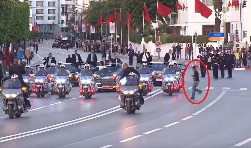 سائق "تريبورتور" في حالة سكر يخترق الموكب الملكي