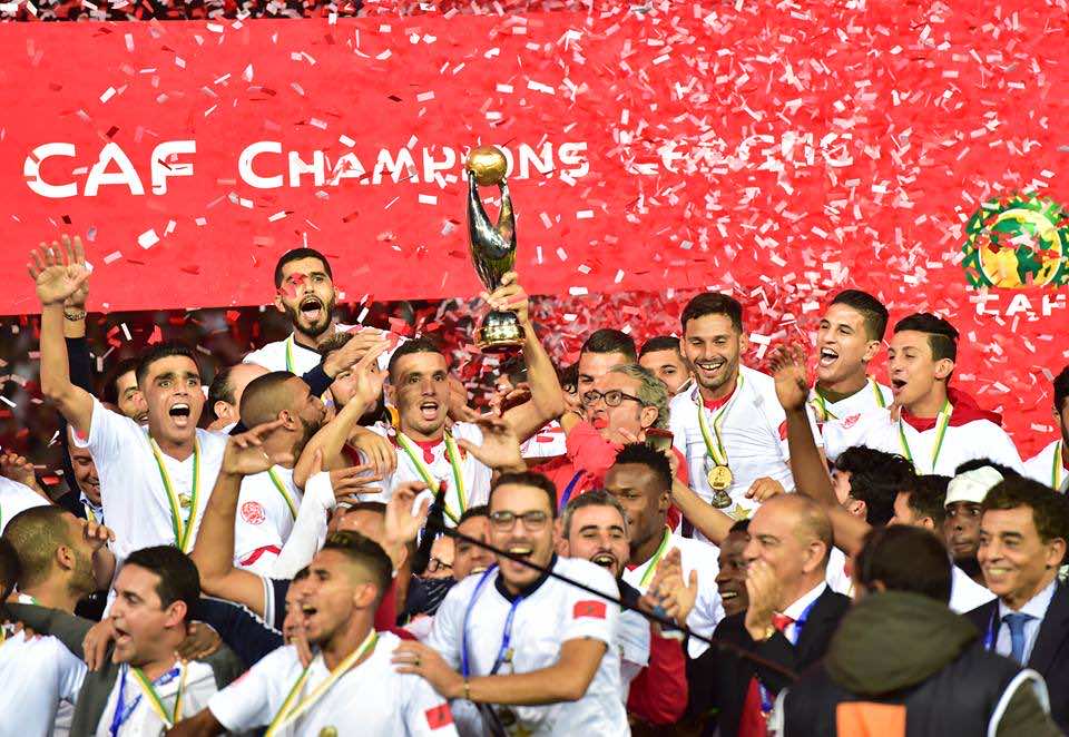 مراسيم تتويج الوداد باللقب القاري..وسط فرحة هيستيرية بالمدرجات-فيديو