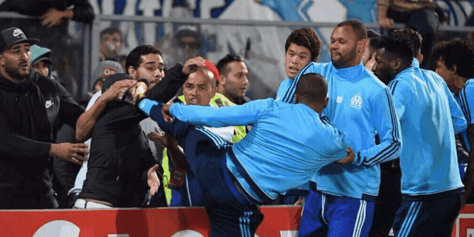 بعد اعتدائه على مشجع..مارسيليا يفسخ عقد إيفرا