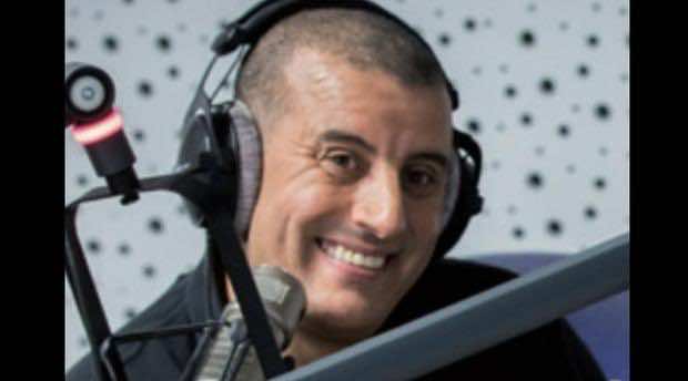 الجسم الإعلامي في حالة صدمة... وفاة المنشط الإذاعي كرم