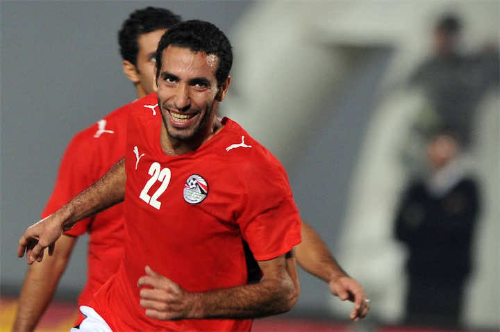  نجم الكرة المصرية محمد أبو تريكة يهنئ الأسود