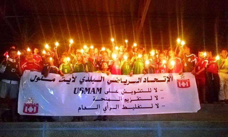 أطفال يحتجون بالشموع على مجلس مدينتهم - فيديو
