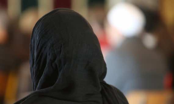 مدرسة أمريكية توقف معلمة بعد نزعها لحجاب طالبة مسلمة- فيديو