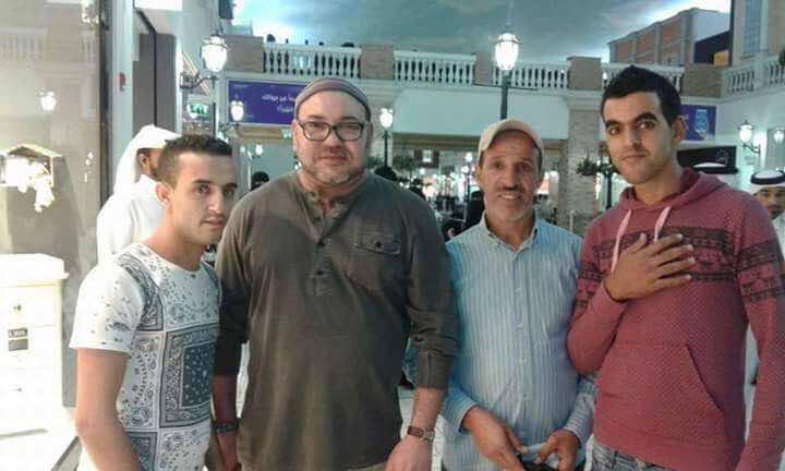 الملك محمد السادس بعيدا عن البروتوكول في قطر- صور