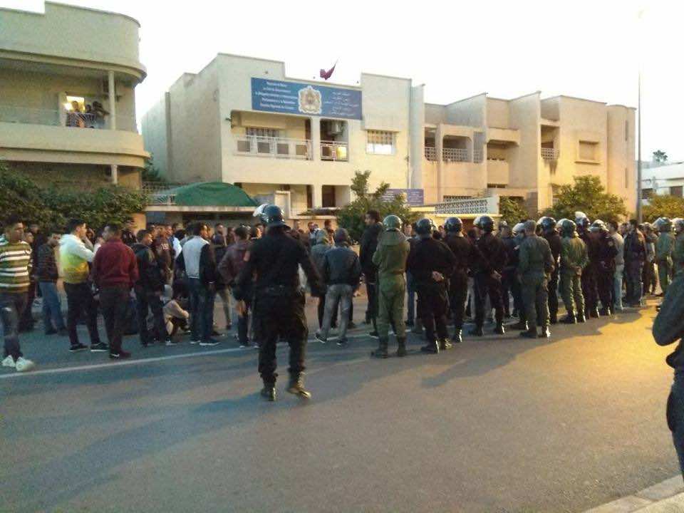 تمزيق صورة أحد رموز القاعديين بمارتيل  يفجر مواجهات في الجامعة