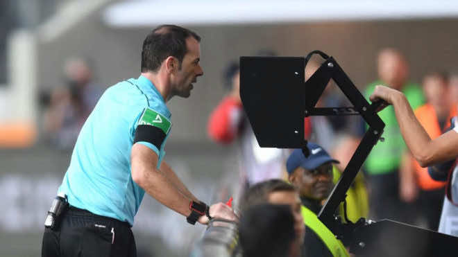 فرنسا تعتمد تقنية الـ VAR مع بداية الموسم
