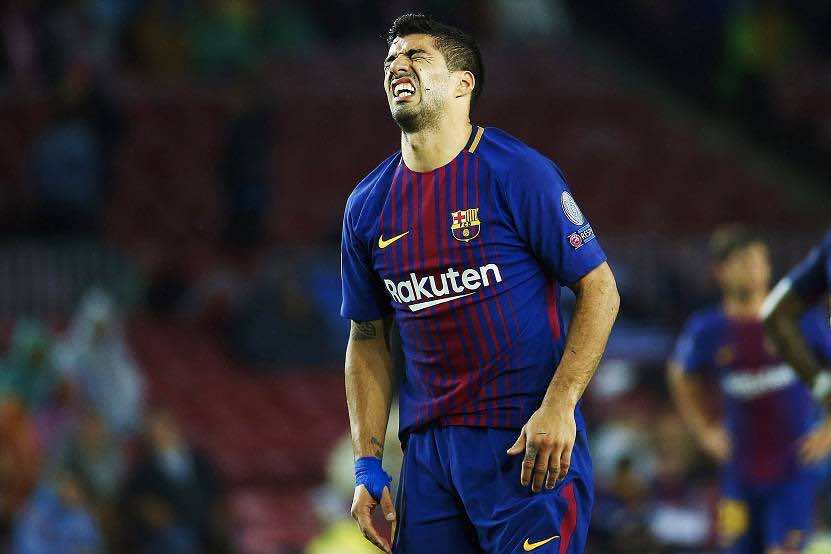 مدرب برشلونة متردد في إراحة سواريز البعيد عن مستواه