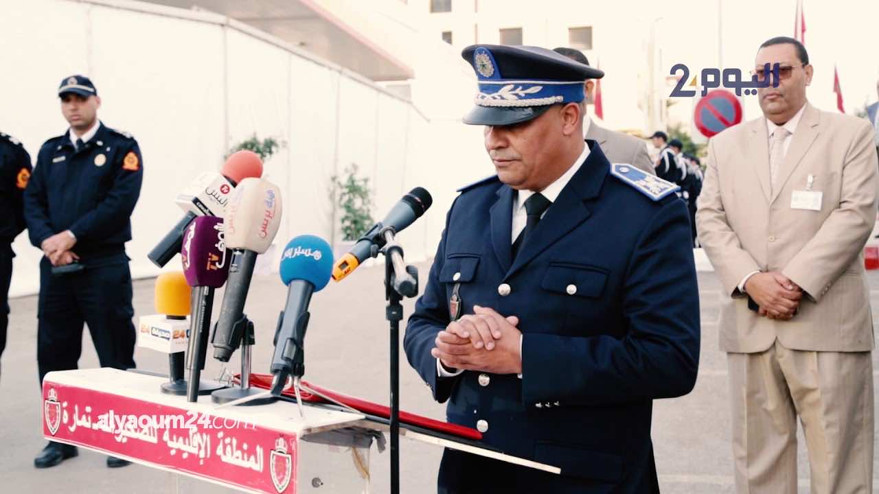 شرطي مغربي يبدع في تجويد القرآن الكريم - فيديو