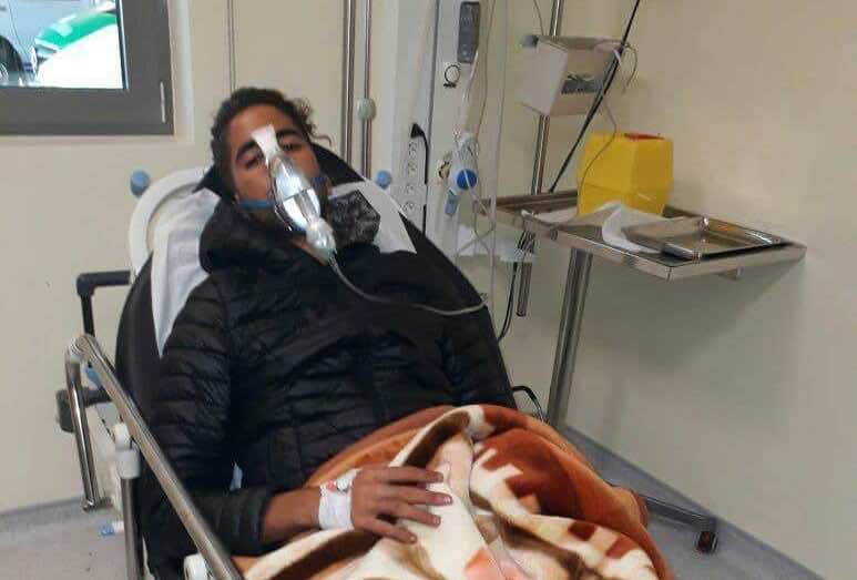 تلميذ يتعرض لهجوم كلب شرس وعصابة مدججة بالسكاكين - صورة