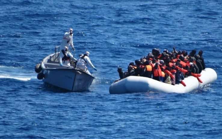 "الشرطة الإيطالية تلقي القبض على 3 مغاربة بتهمة "تهريب البشر