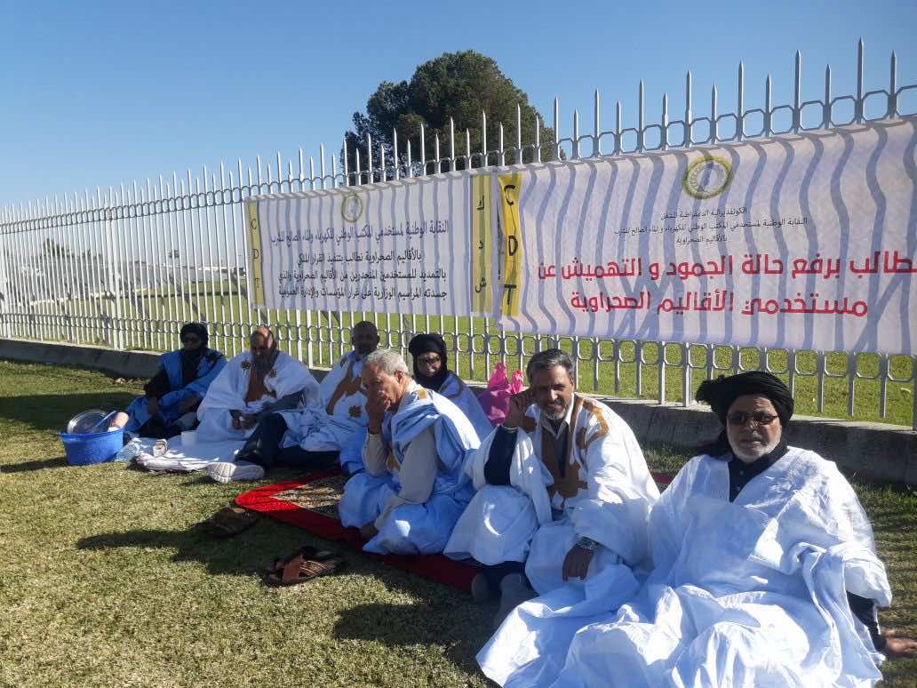 مستخدمو "ONEEP" بالصحراء بالرباط طلبا للتمديد ويتهمون الإدارة بمحاباة مقربين من ولد الرشيد