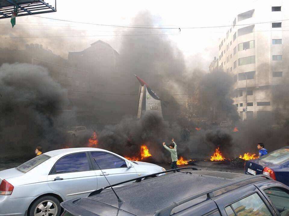 المظاهرات تشتعل في وجه الإحتلال بالضفة الغربية بعد قرار ترامب -فيديو-