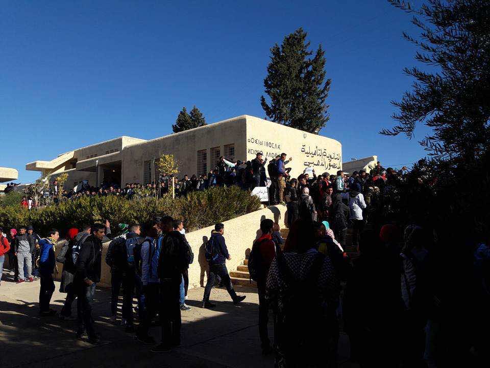 تلاميذ يقاطعون الدراسة في تاونات تضامنا مع القدس