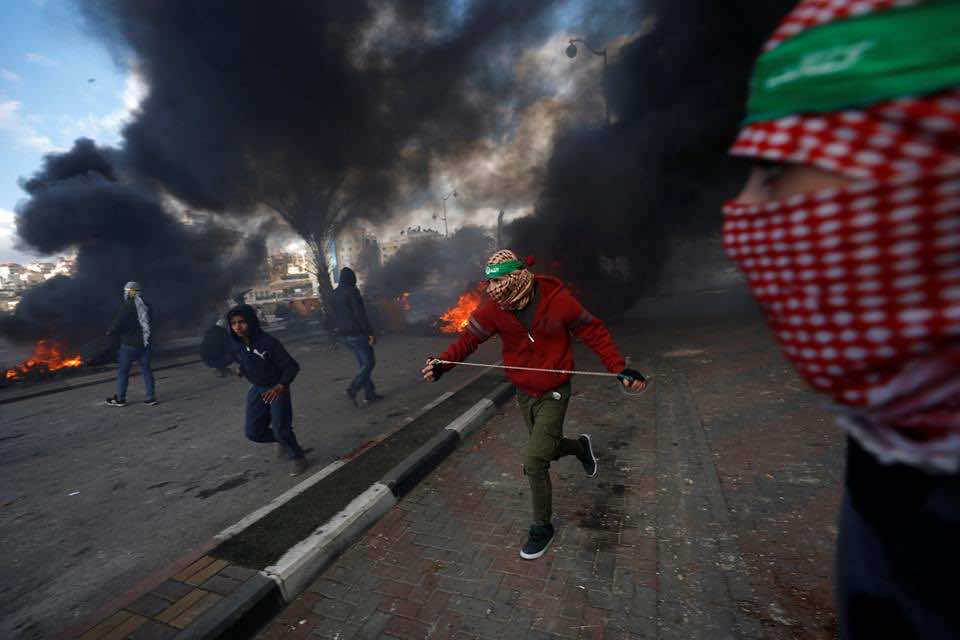 الغضب يعم الضفة ودعوات للعودة إلى المقاومة المسلحة دفاعا عن القدس -فيديو-