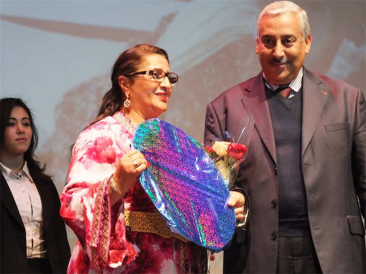 الفنانة زهور السليماني لـ"اليوم24": لي بغات التحرش كتمشي ليه!