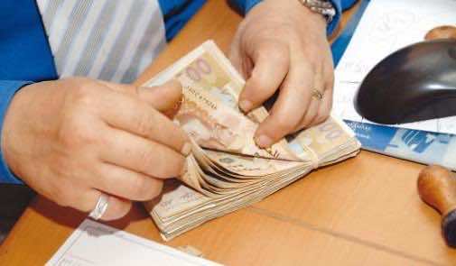 بنوك مغربية تتحدى القانون وتطرد مستخدمين طالبوا بحقوقهم