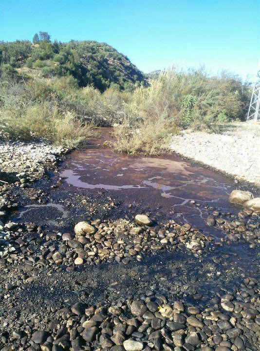 خطير.. مادة "المرج" تتسبب في حوادث السير وتتلف المجال البيئي بالشمال