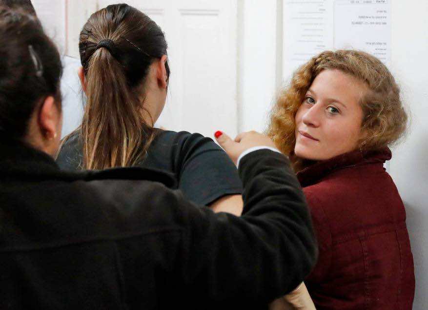 عهد التميمي .. شقراء صارت أيقونة لانتفاضات فلسطينية متجددة -صور
