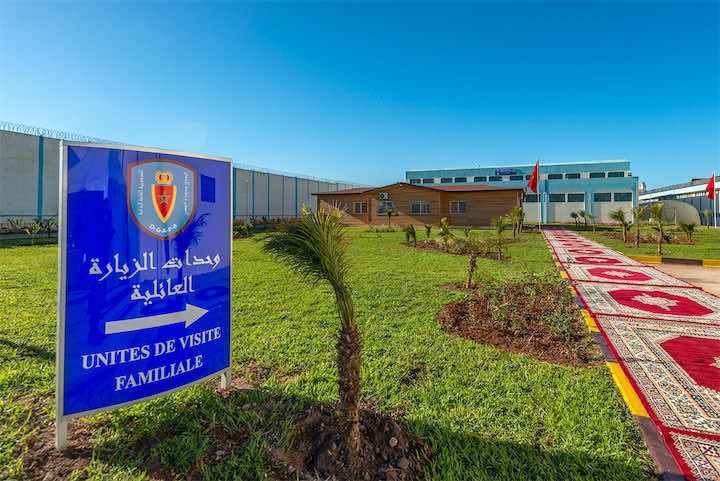 في هذا البيت..سجناء مغاربة سيمضون يوما كاملا مع عائلاتهم - صور