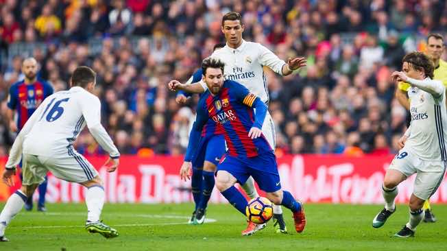 "الكلاسيكو" يمنح التفوق لميسي على حساب رونالدو
