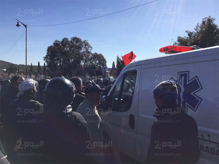 عاجل..المتظاهرون يطوقون جثثي "شهيدي الفحم" ويمنعون الأمن من دفنها