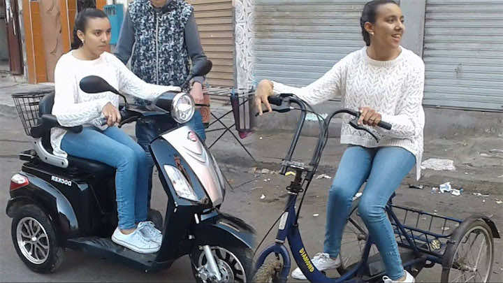 بدعم فايسبوكيين.."خولة" تسترجع دراجتها المسروقة وتحصل على أخرى كهربائية-فيديو
