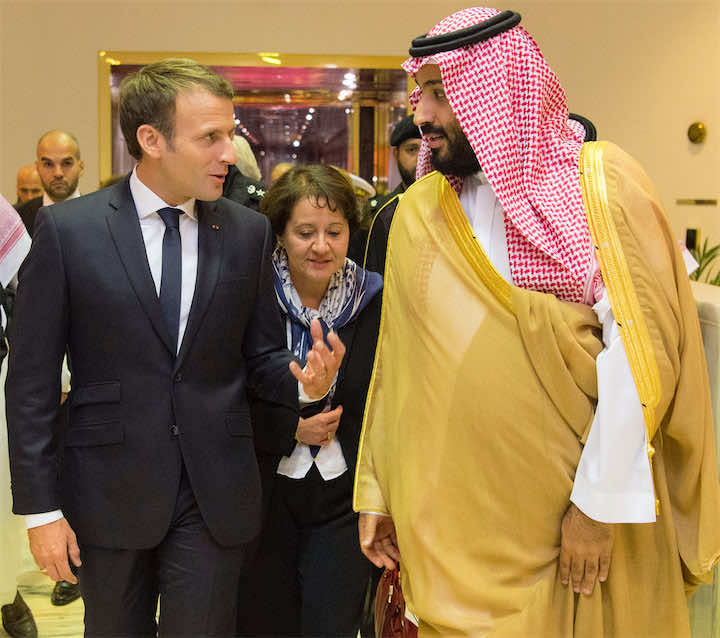 ماكرون يطالب السعودية برفع الحصار عن اليمن "بشكل كامل"