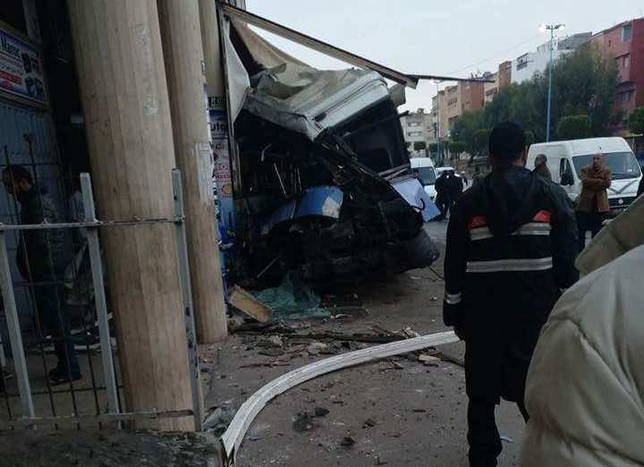 حافلة "تدهس" مواطنين بالبيضاء..إصابة 7 أشخاص- صور