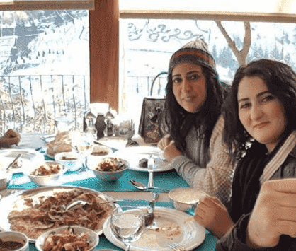 بعد غياب طويل.. بوطازوت تظهر مع لطفين وديبلوماسي مغربي في تركيا