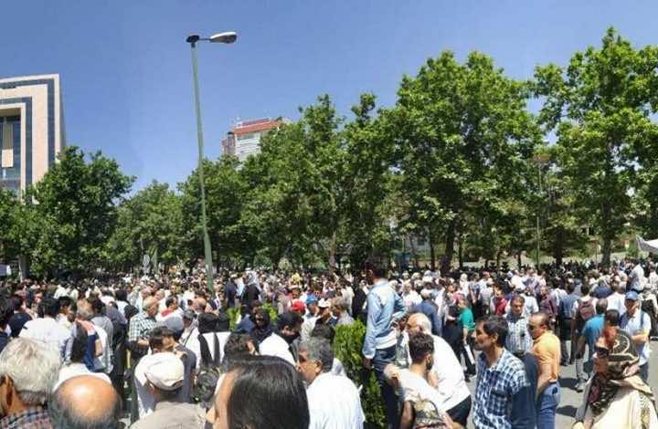 مظاهرات حاشدة في إيران تطالب بالكف عن التدخل في سوريا والإهتمام بالمواطن -فيديو-